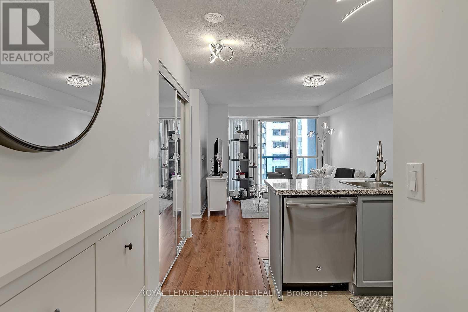 1401 - 5 Michael Power Place, Toronto, Ontario  M9A 0A3 - Photo 2 - W12449470
