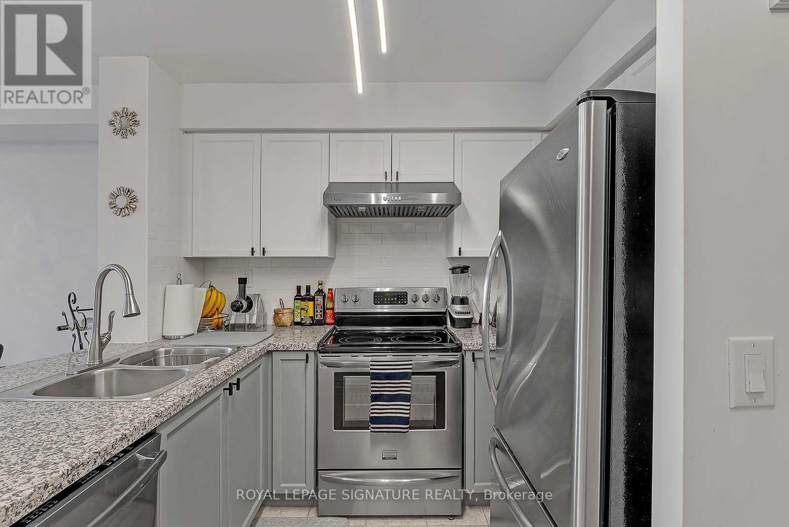 1401 - 5 Michael Power Place, Toronto, Ontario  M9A 0A3 - Photo 3 - W12449470