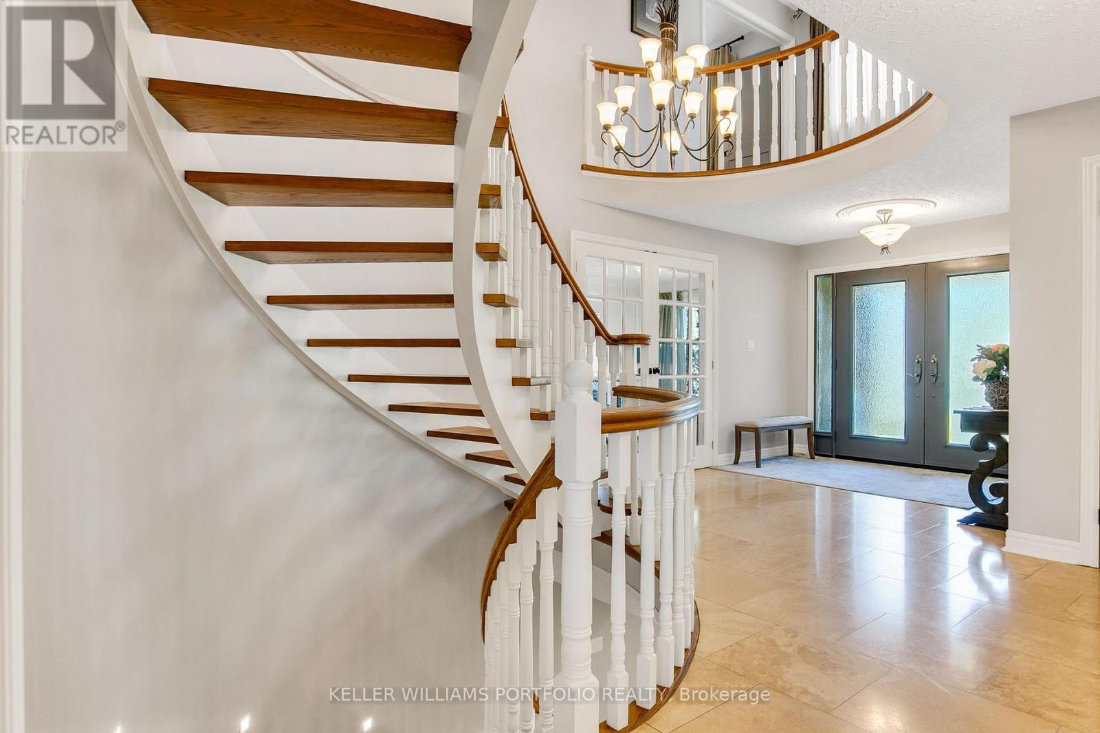 56 Jopling Avenue N, Toronto, Ontario  M9B 4G2 - Photo 10 - W12449473