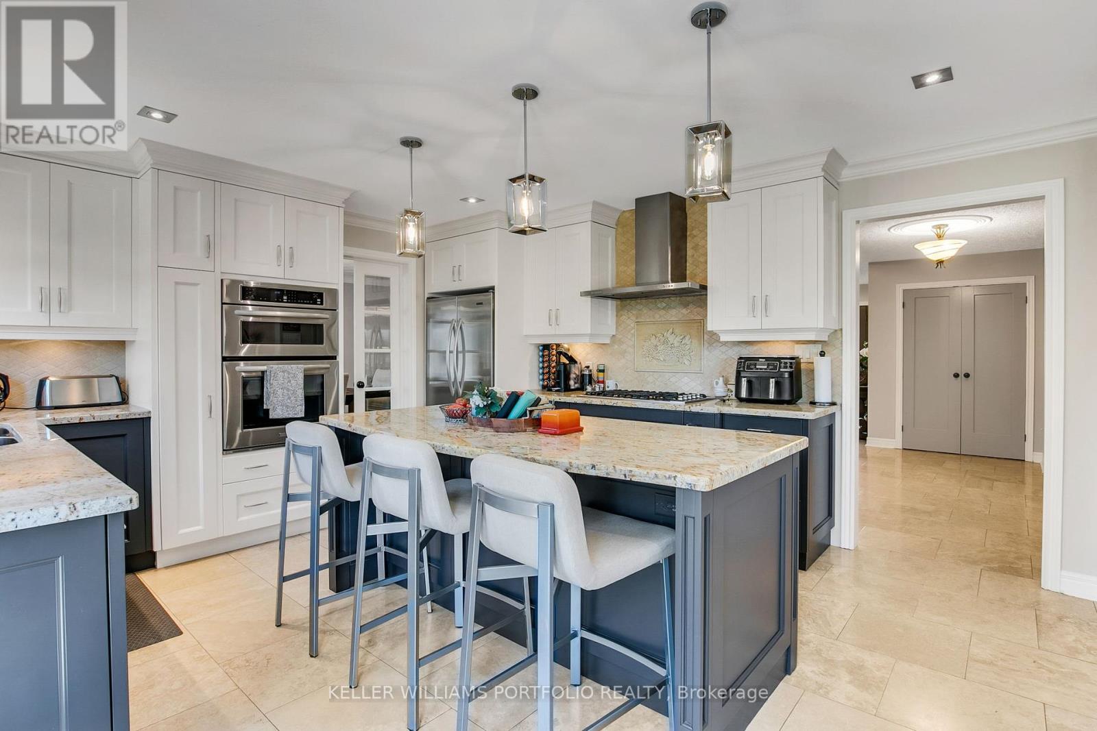56 Jopling Avenue N, Toronto, Ontario  M9B 4G2 - Photo 3 - W12449473