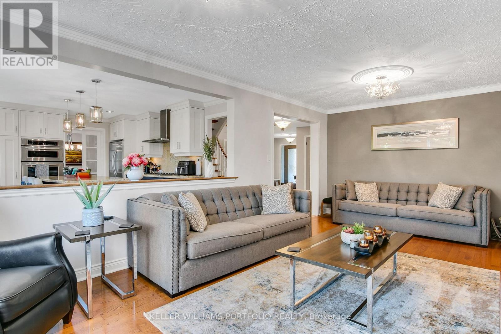 56 Jopling Avenue N, Toronto, Ontario  M9B 4G2 - Photo 6 - W12449473