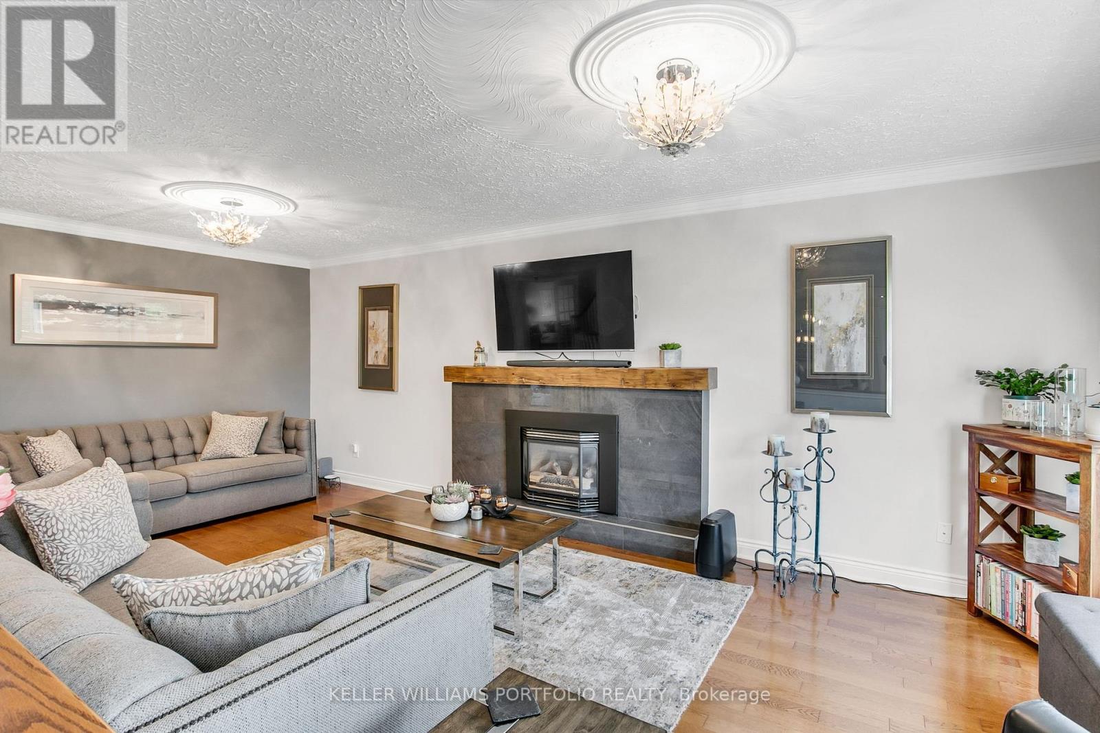 56 Jopling Avenue N, Toronto, Ontario  M9B 4G2 - Photo 8 - W12449473