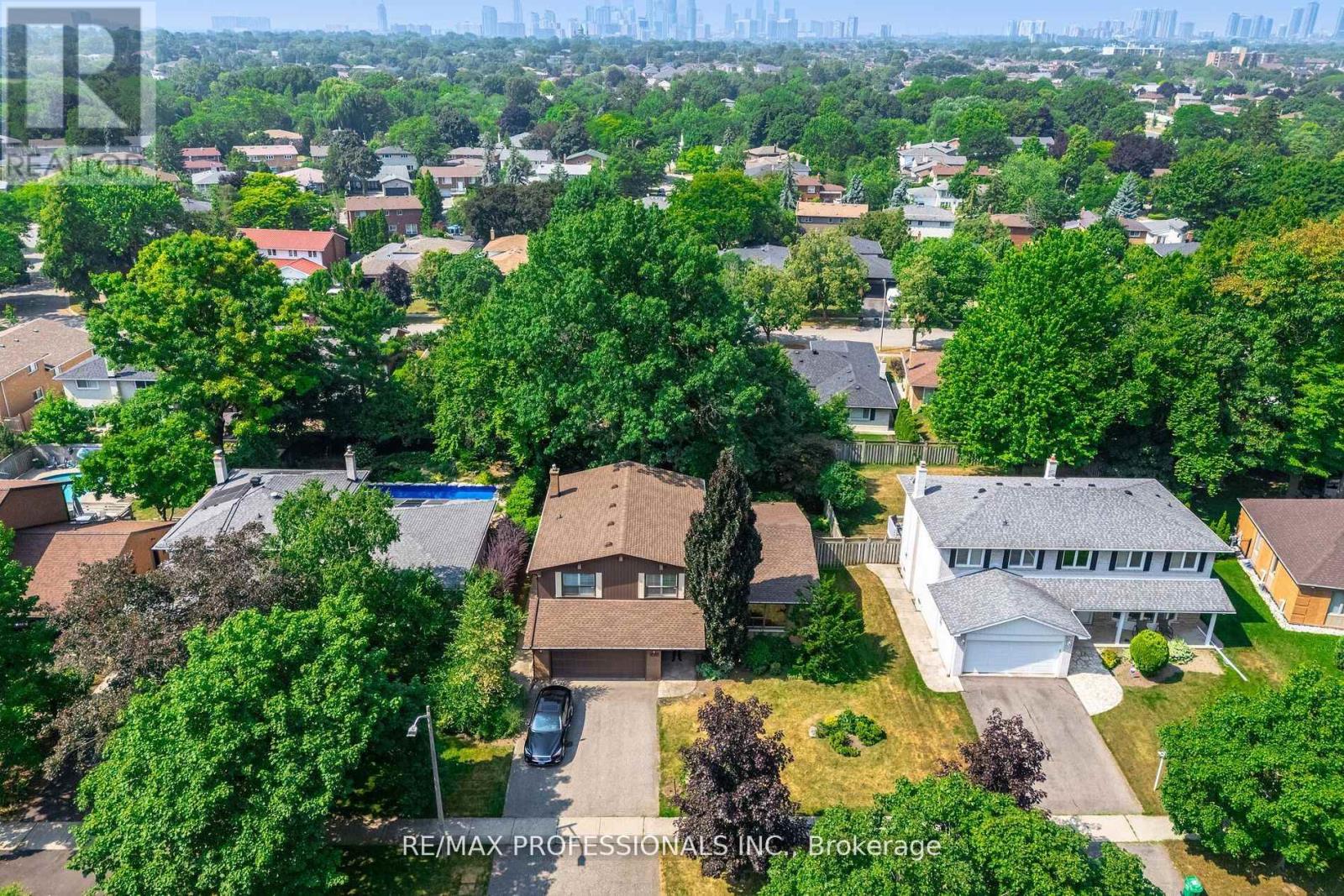 3667 Beechollow Crescent, Mississauga (Applewood), Ontario  L4Y 3T3 - Photo 1 - W12449495