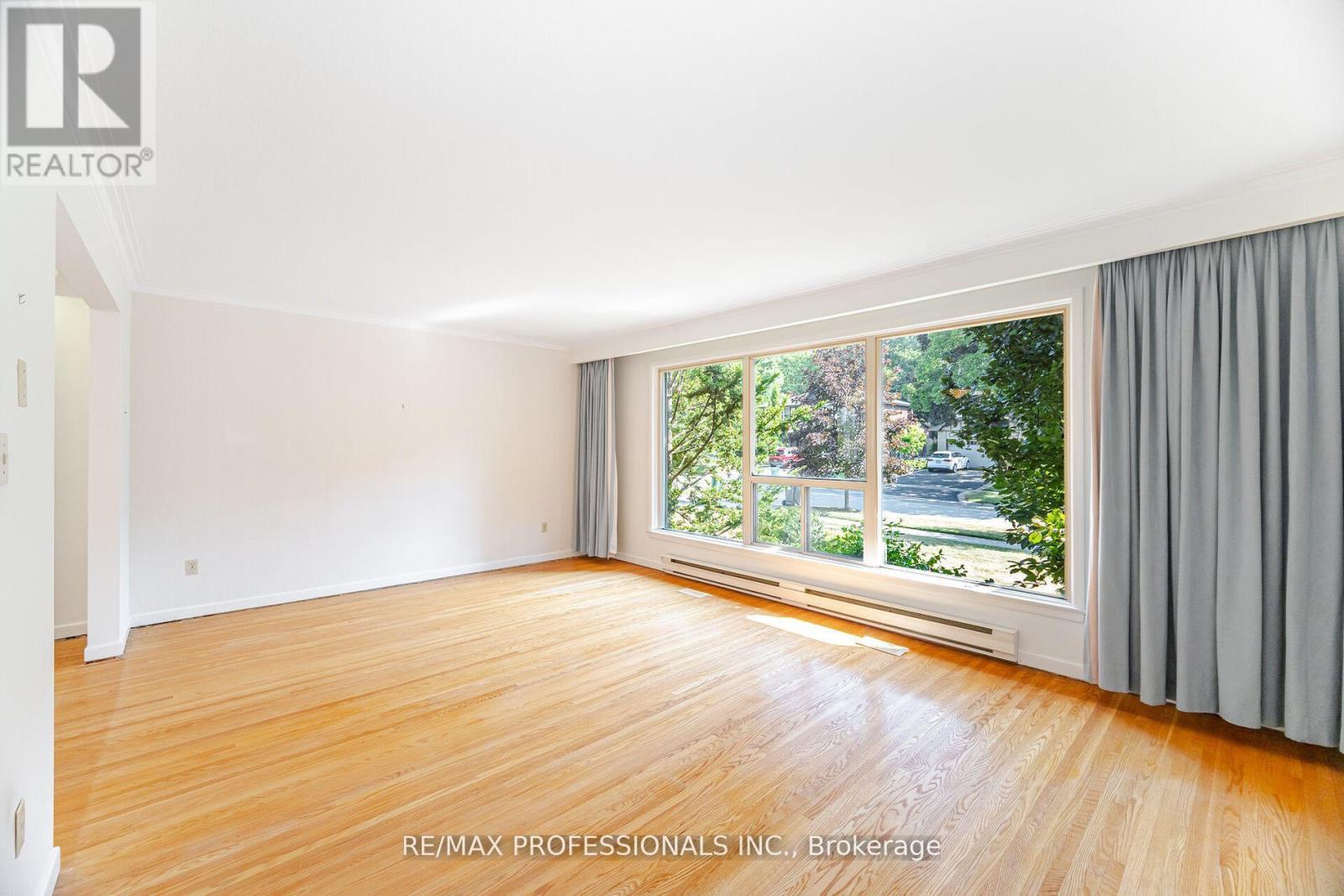 3667 Beechollow Crescent, Mississauga (Applewood), Ontario  L4Y 3T3 - Photo 10 - W12449495