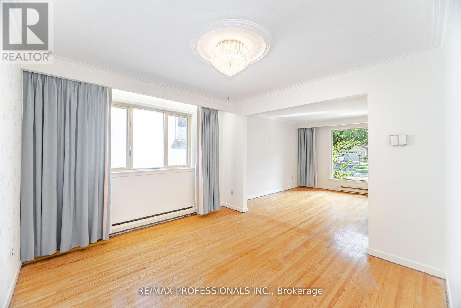 3667 Beechollow Crescent, Mississauga (Applewood), Ontario  L4Y 3T3 - Photo 11 - W12449495