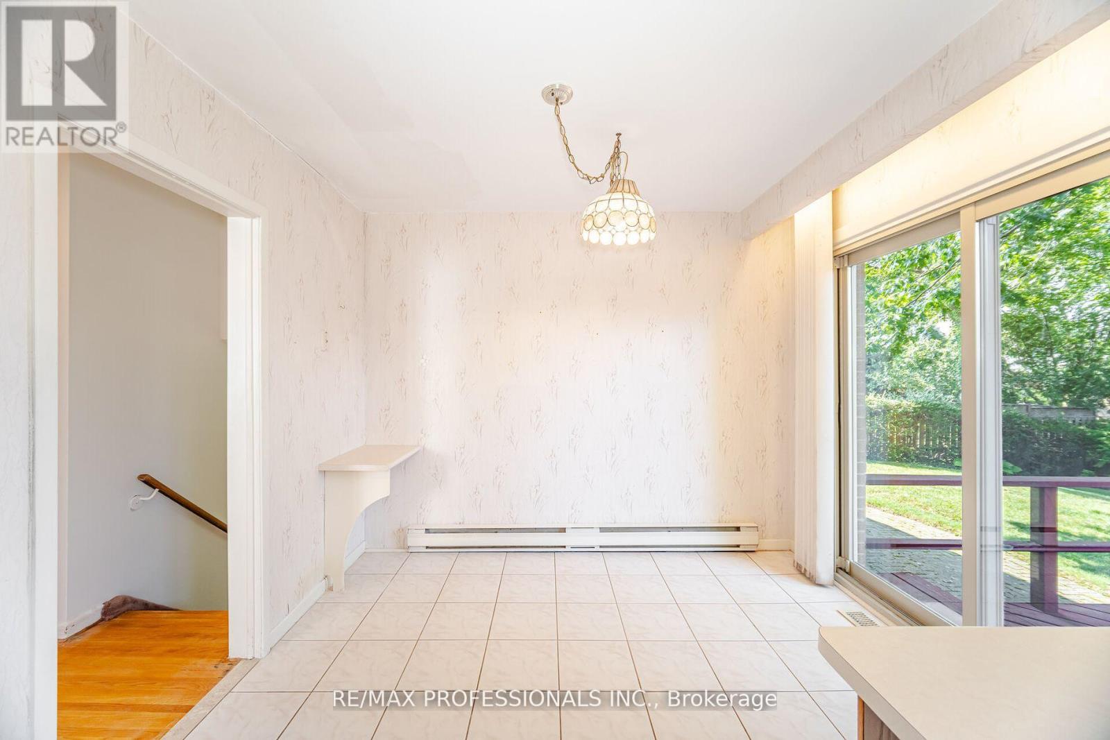 3667 Beechollow Crescent, Mississauga (Applewood), Ontario  L4Y 3T3 - Photo 14 - W12449495