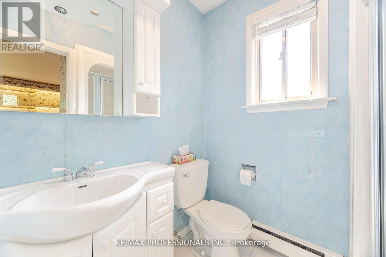 3667 Beechollow Crescent, Mississauga (Applewood), Ontario  L4Y 3T3 - Photo 19 - W12449495