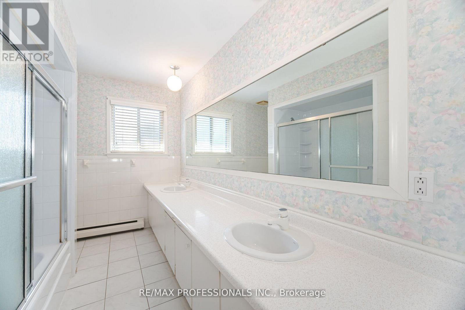 3667 Beechollow Crescent, Mississauga (Applewood), Ontario  L4Y 3T3 - Photo 25 - W12449495