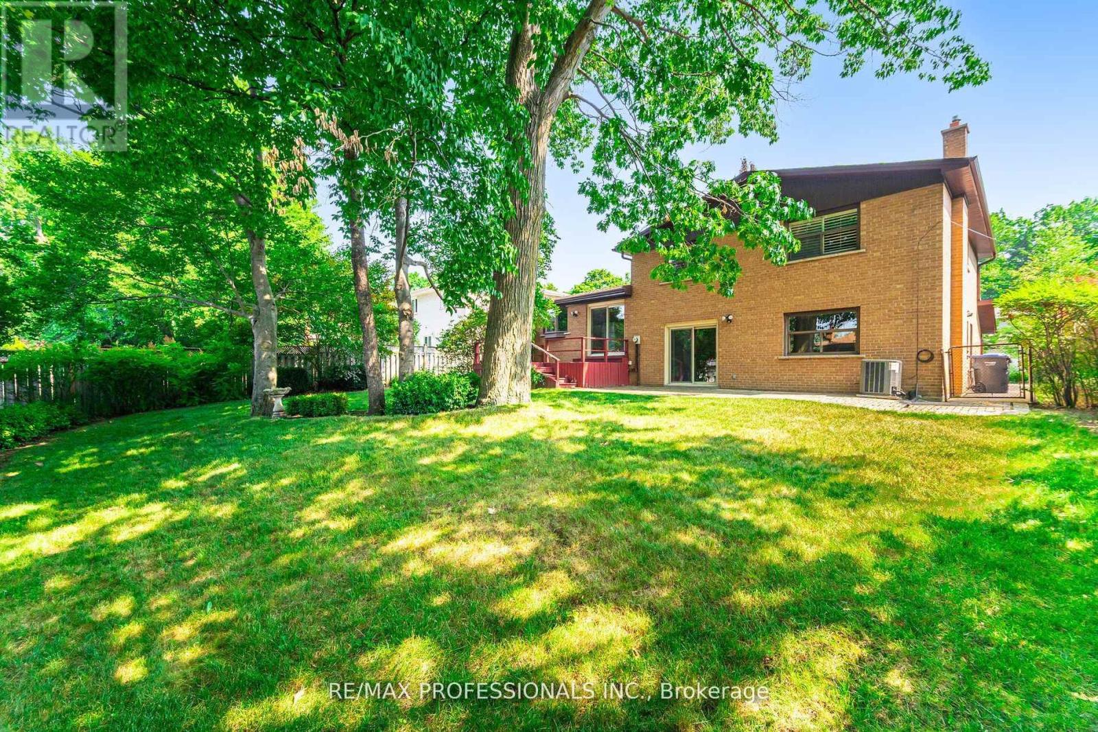 3667 Beechollow Crescent, Mississauga (Applewood), Ontario  L4Y 3T3 - Photo 31 - W12449495