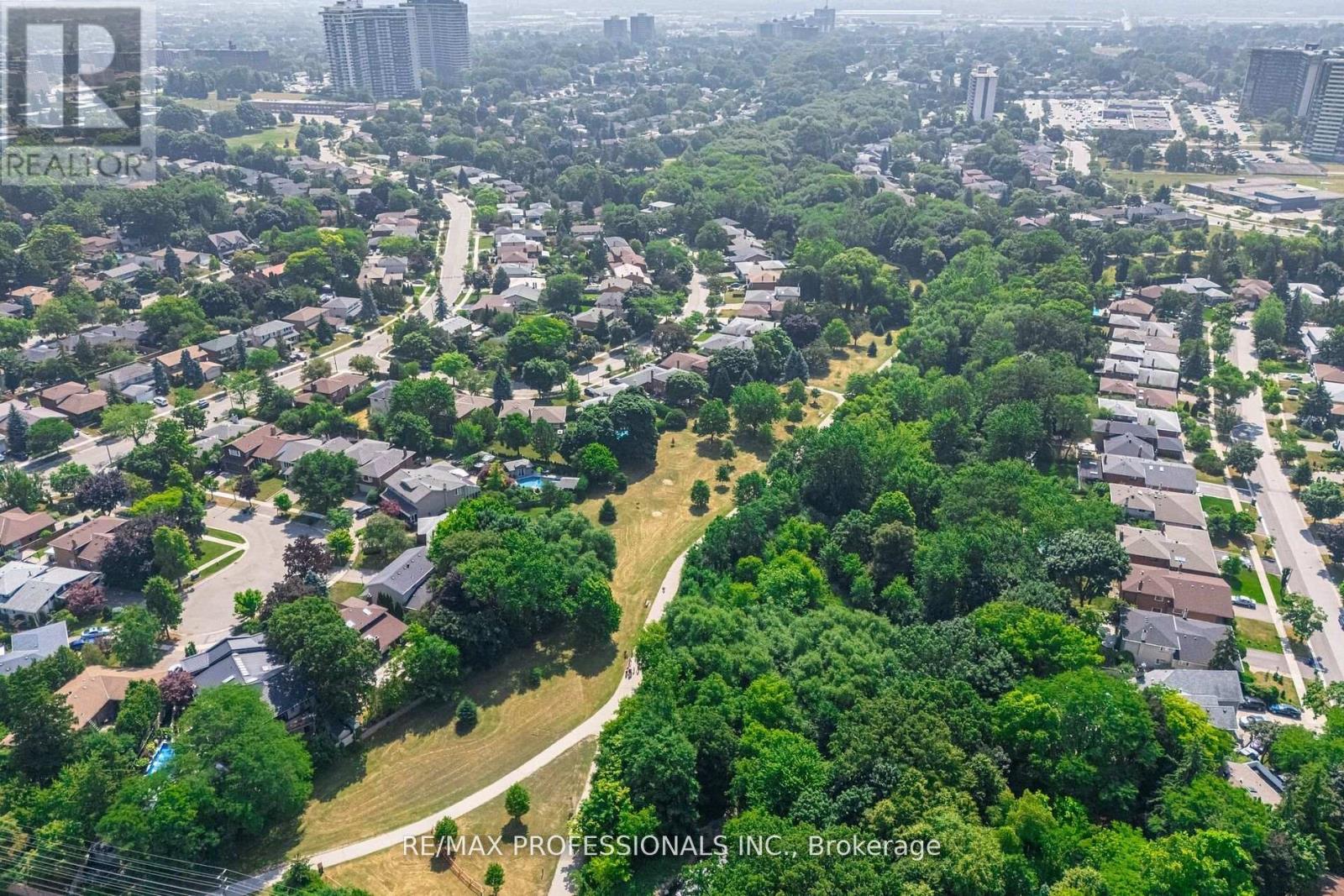3667 Beechollow Crescent, Mississauga (Applewood), Ontario  L4Y 3T3 - Photo 35 - W12449495