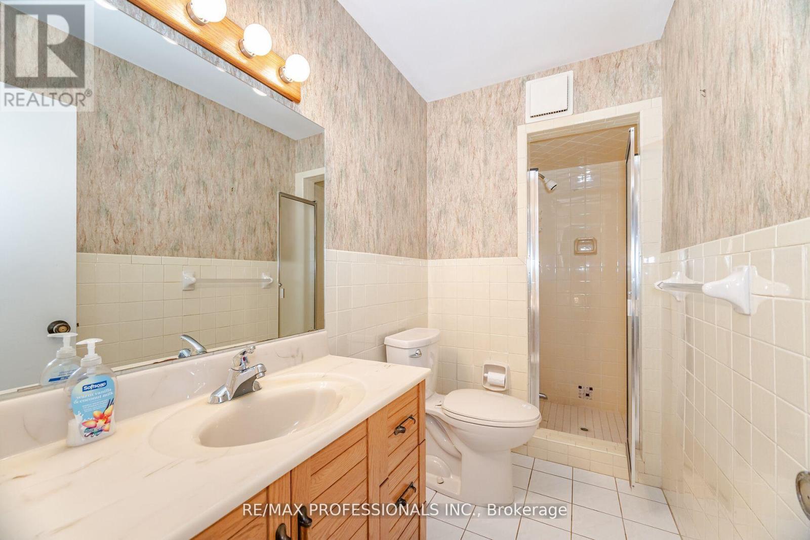 3667 Beechollow Crescent, Mississauga (Applewood), Ontario  L4Y 3T3 - Photo 8 - W12449495