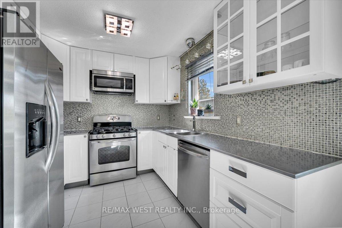 233 Gamma Street, Toronto (Alderwood), Ontario  M8W 4G7 - Photo 10 - W12449501