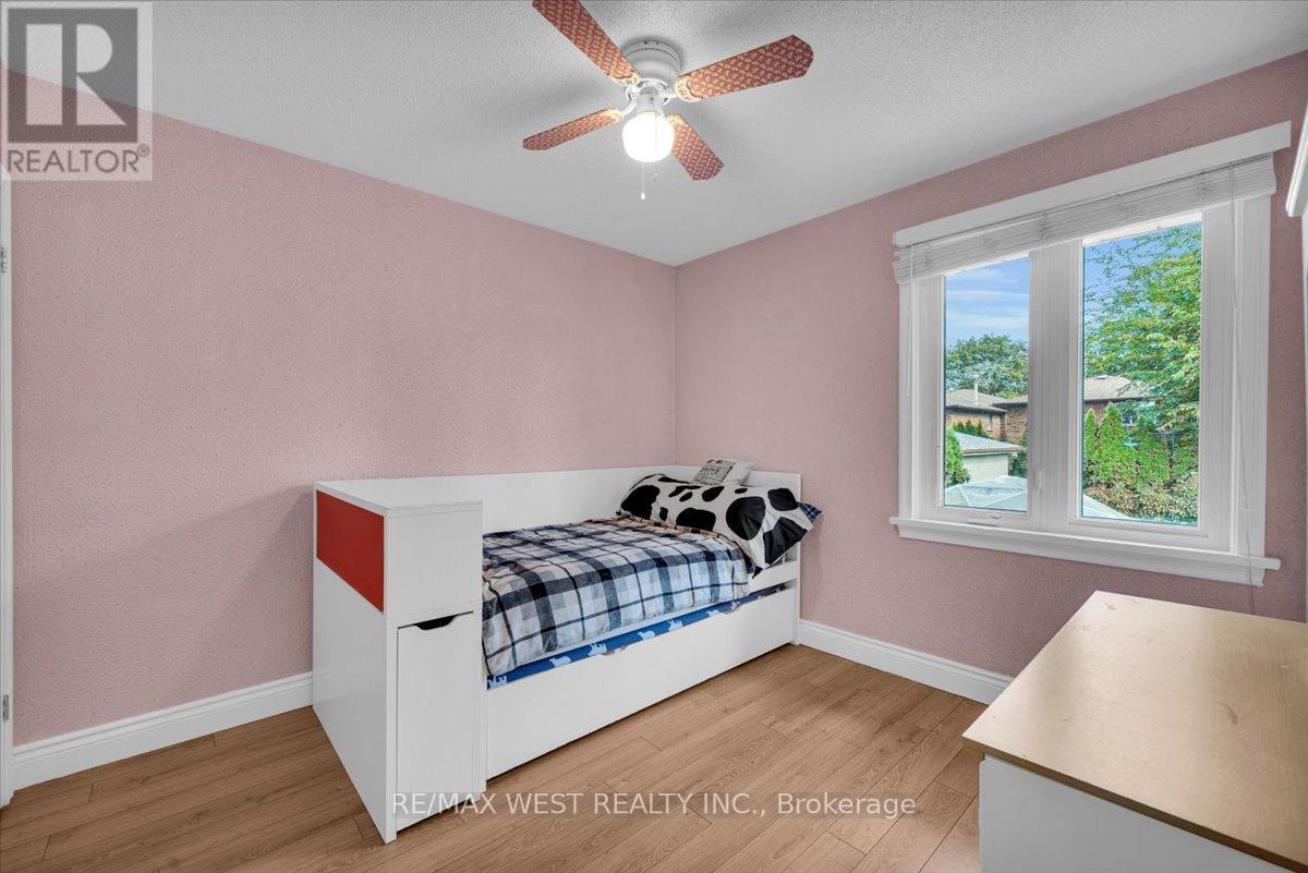 233 Gamma Street, Toronto (Alderwood), Ontario  M8W 4G7 - Photo 16 - W12449501