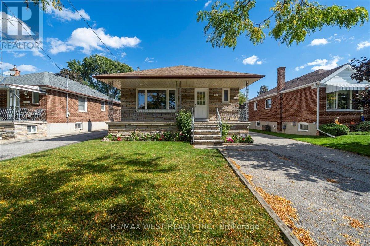 233 Gamma Street, Toronto (Alderwood), Ontario  M8W 4G7 - Photo 2 - W12449501