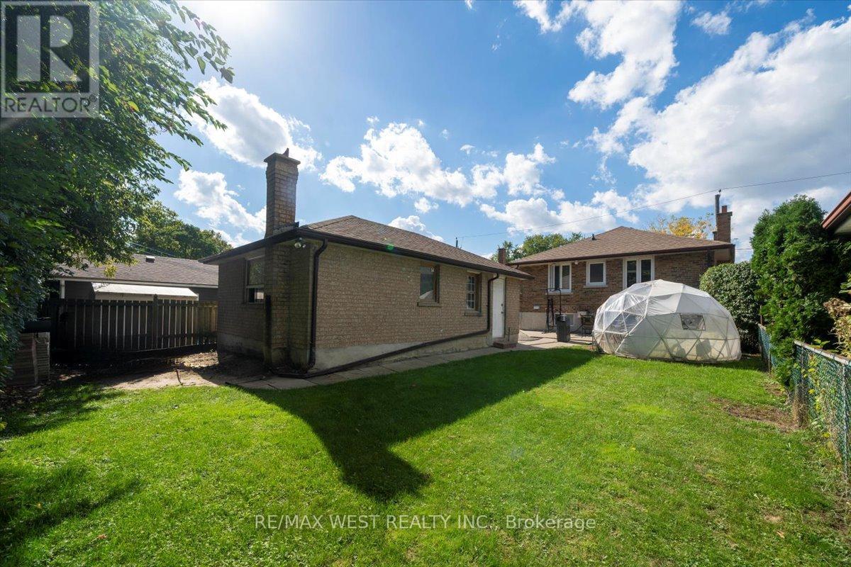 233 Gamma Street, Toronto (Alderwood), Ontario  M8W 4G7 - Photo 34 - W12449501