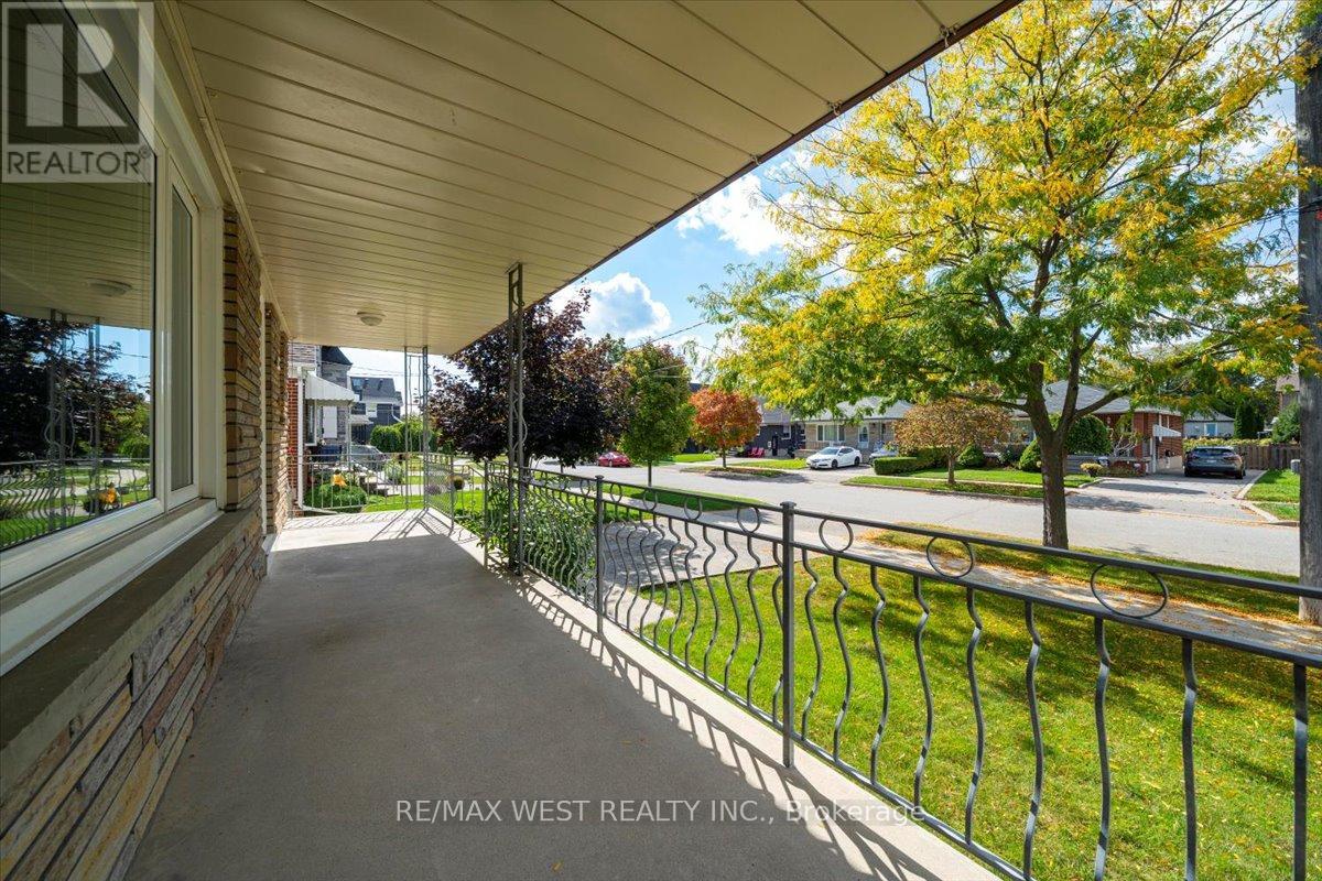 233 Gamma Street, Toronto (Alderwood), Ontario  M8W 4G7 - Photo 4 - W12449501