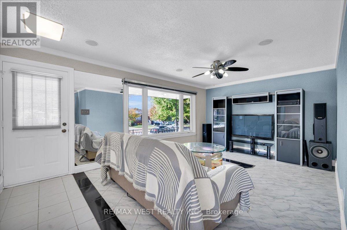 233 Gamma Street, Toronto (Alderwood), Ontario  M8W 4G7 - Photo 5 - W12449501