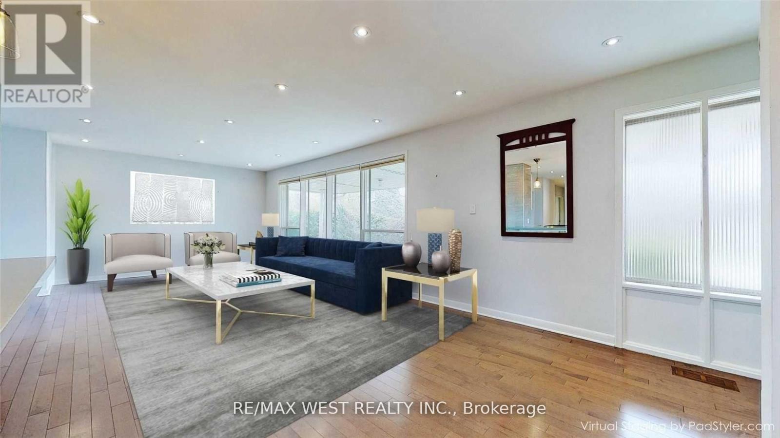 Main - 24 Oldham Road, Toronto, Ontario  M9A 2B7 - Photo 3 - W12449505