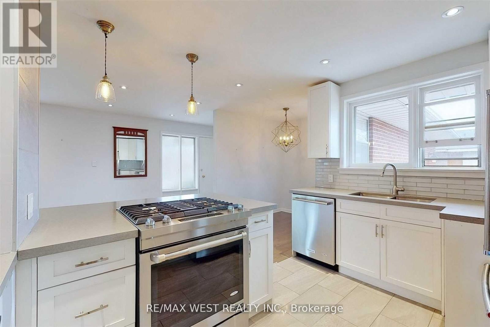 Main - 24 Oldham Road, Toronto, Ontario  M9A 2B7 - Photo 5 - W12449505