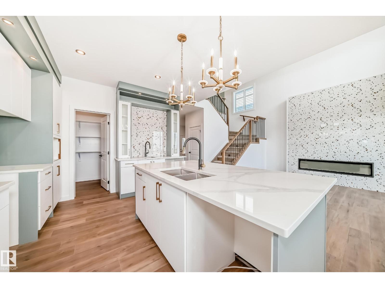 Property at 15 AXELWOOD CR image 4