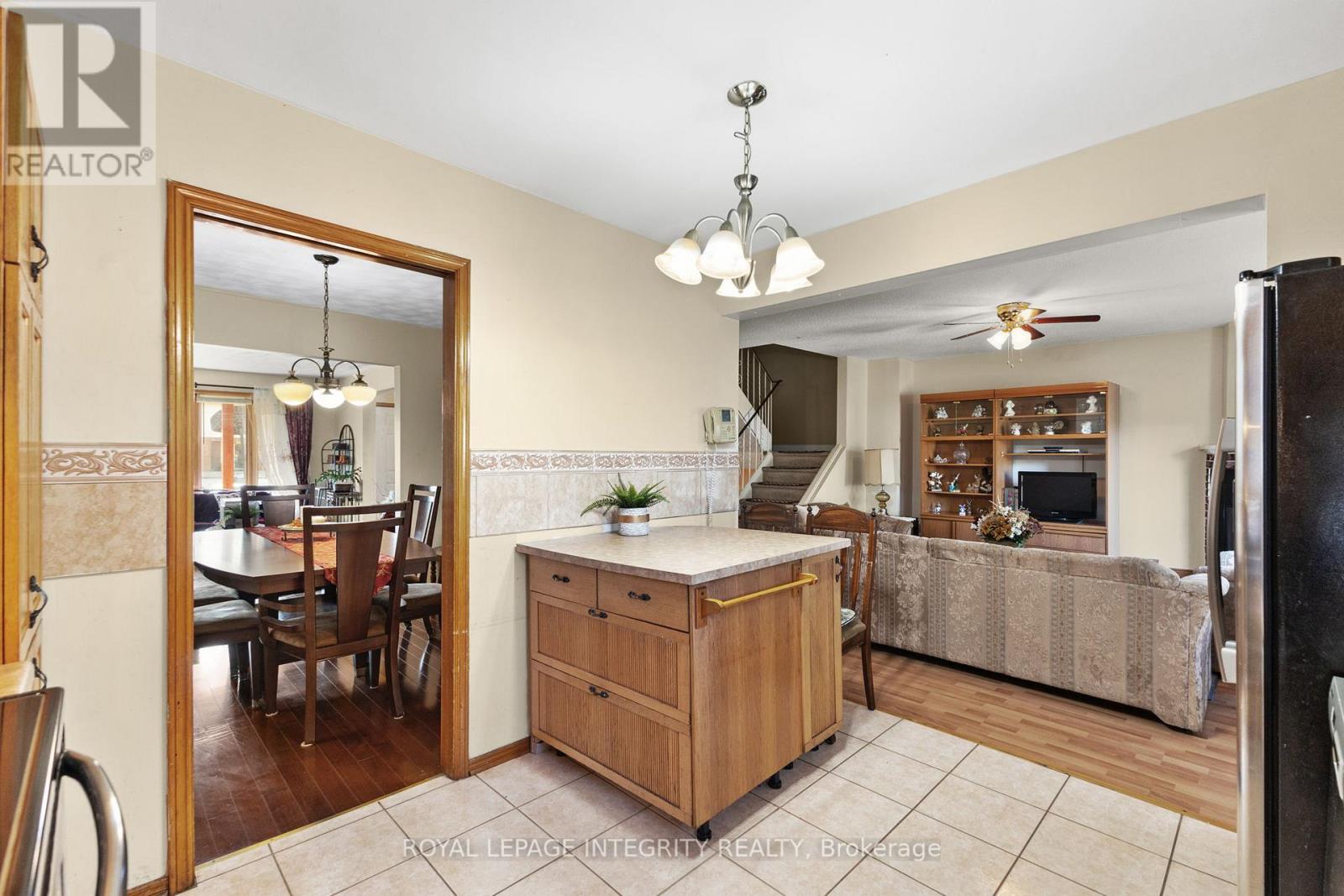 1499 Goth Avenue, Ottawa, Ontario  K1T 1E3 - Photo 11 - X12336305