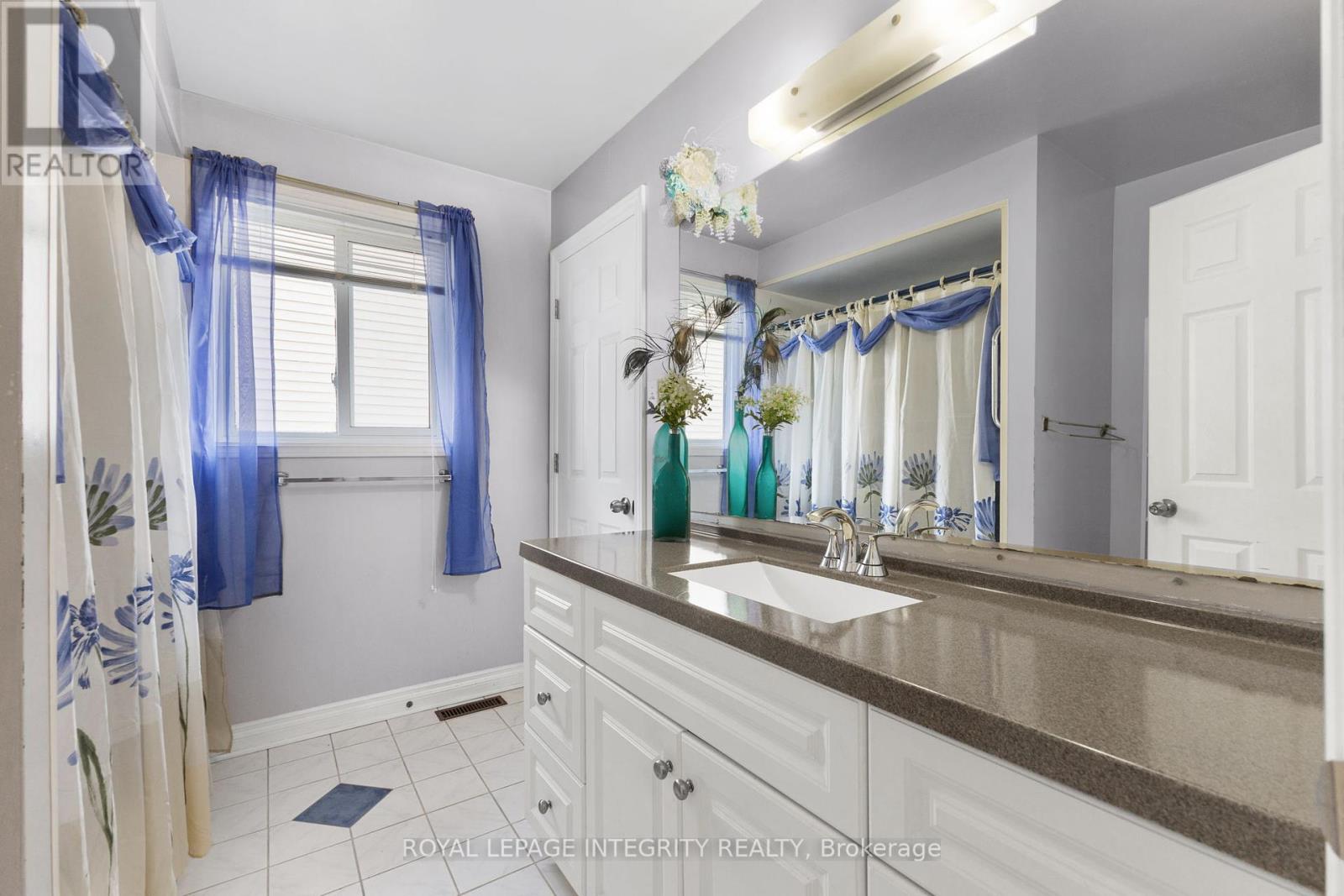 1499 Goth Avenue, Ottawa, Ontario  K1T 1E3 - Photo 18 - X12336305