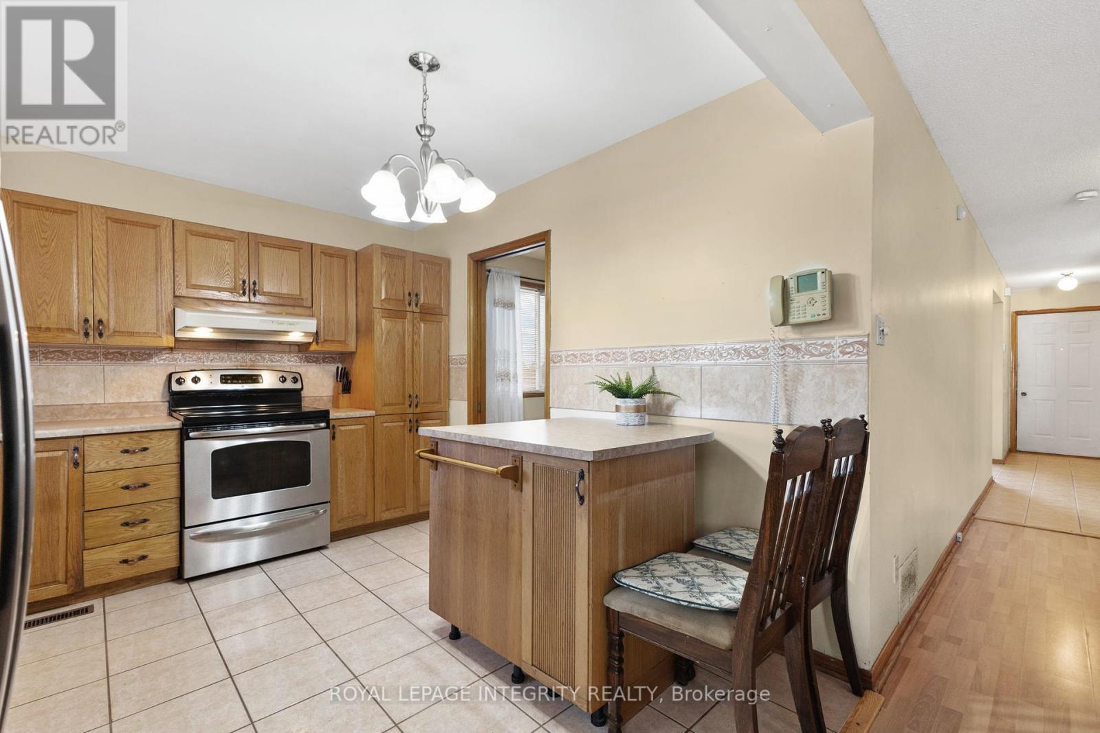 1499 Goth Avenue, Ottawa, Ontario  K1T 1E3 - Photo 10 - X12336305