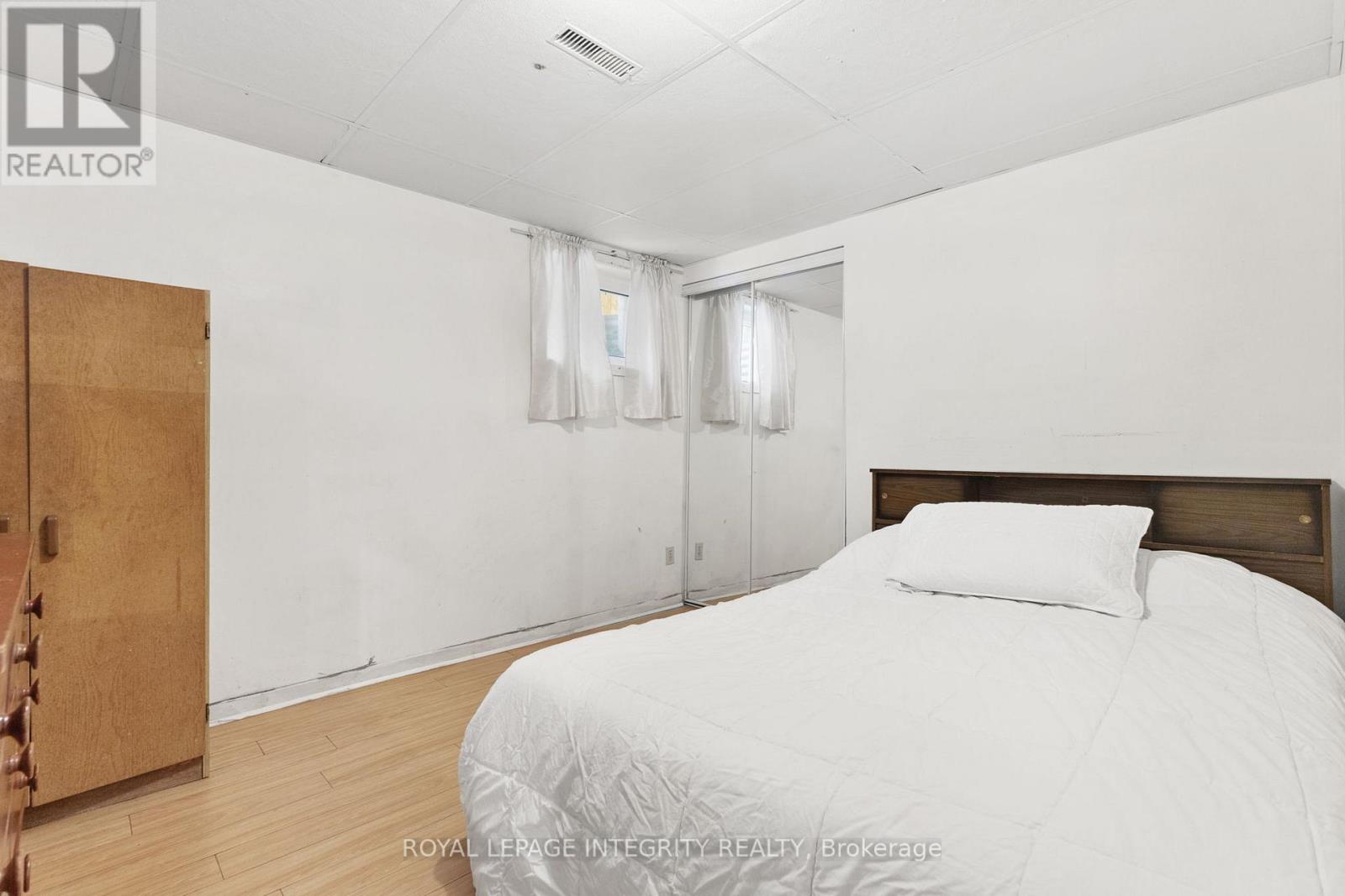 1499 Goth Avenue, Ottawa, Ontario  K1T 1E3 - Photo 31 - X12336305