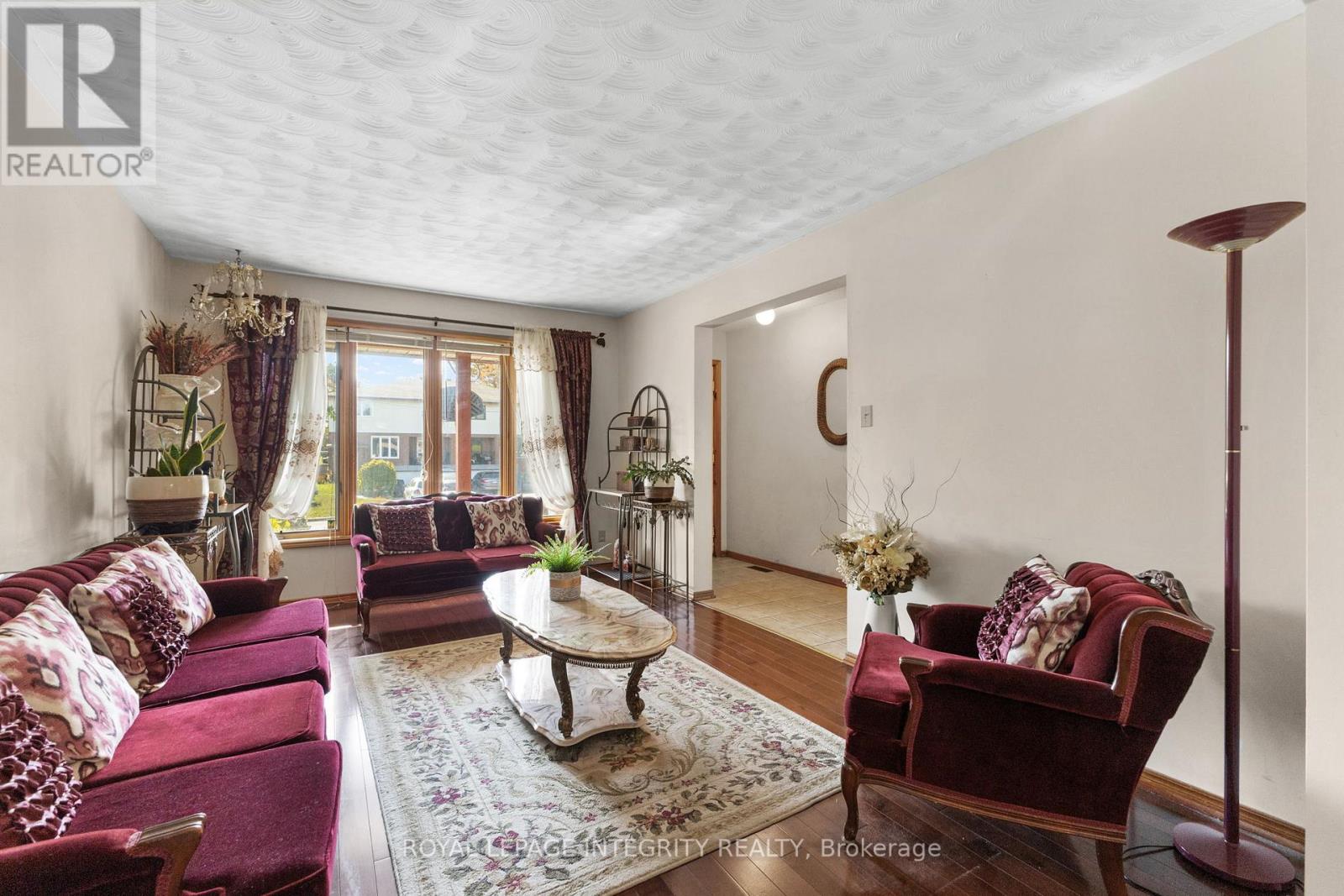 1499 Goth Avenue, Ottawa, Ontario  K1T 1E3 - Photo 6 - X12336305