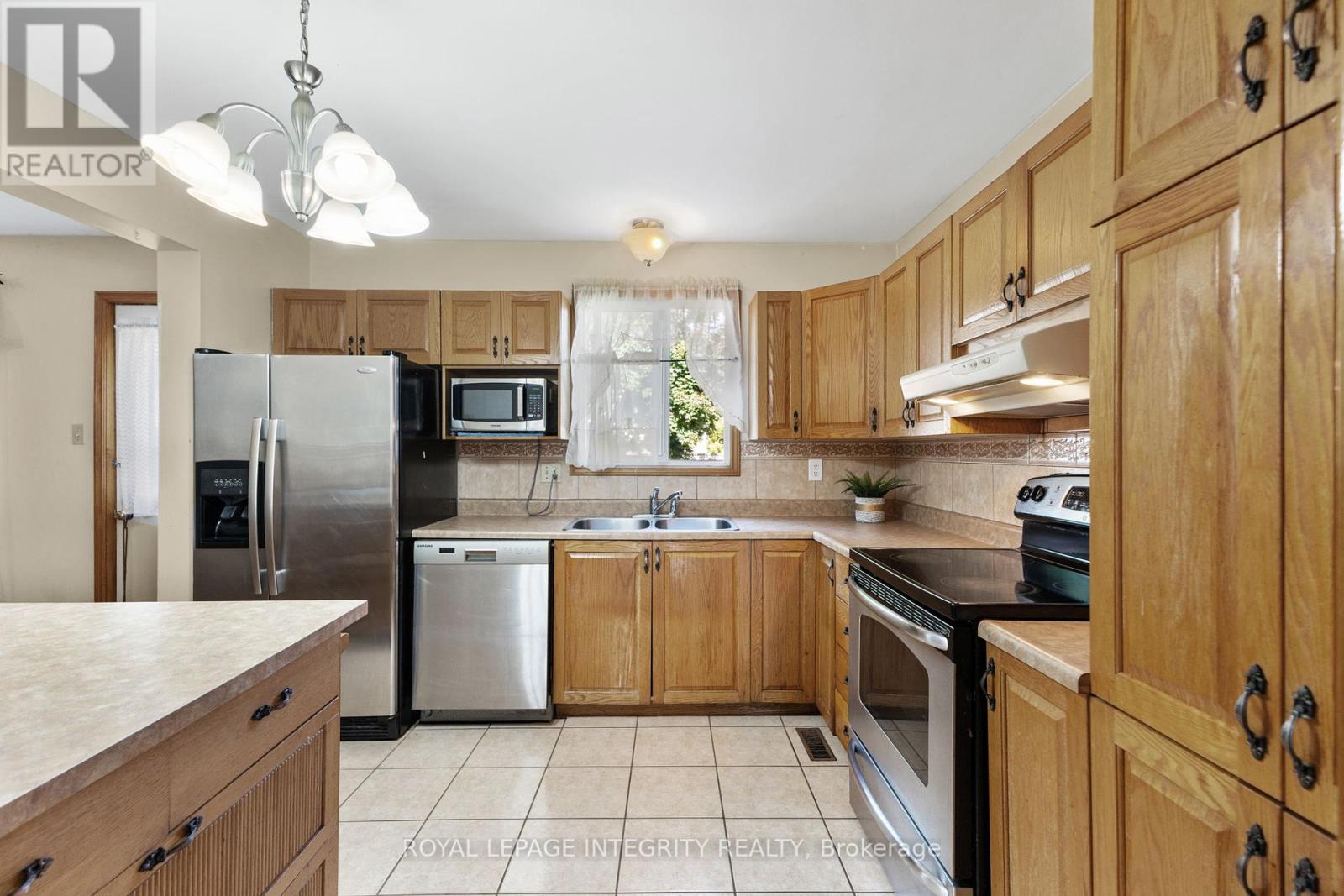 1499 Goth Avenue, Ottawa, Ontario  K1T 1E3 - Photo 9 - X12336305