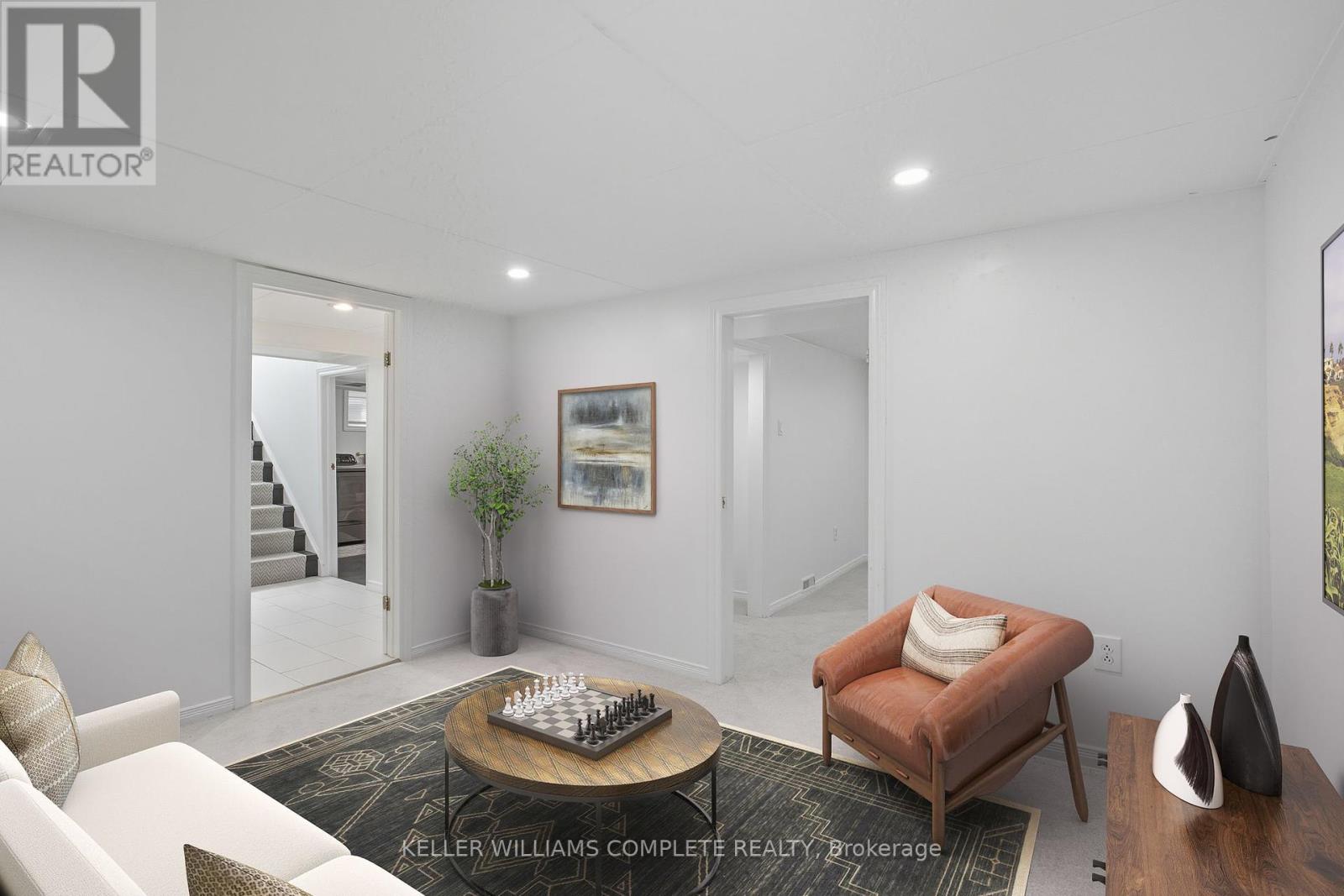 152 Stroud Road, Hamilton (Ainslie Wood), Ontario  L8S 2A2 - Photo 21 - X12449368