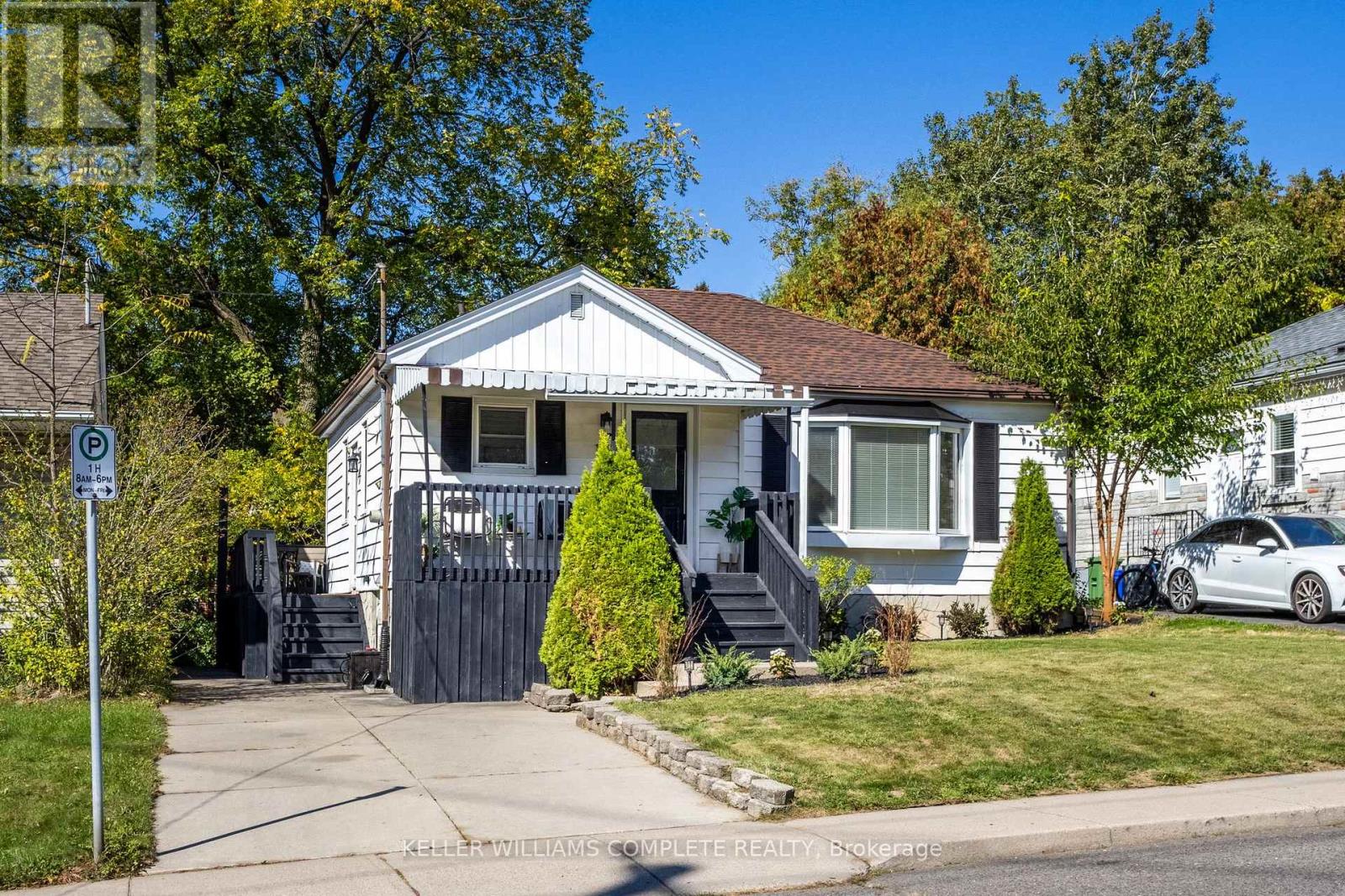 152 Stroud Road, Hamilton (Ainslie Wood), Ontario  L8S 2A2 - Photo 3 - X12449368