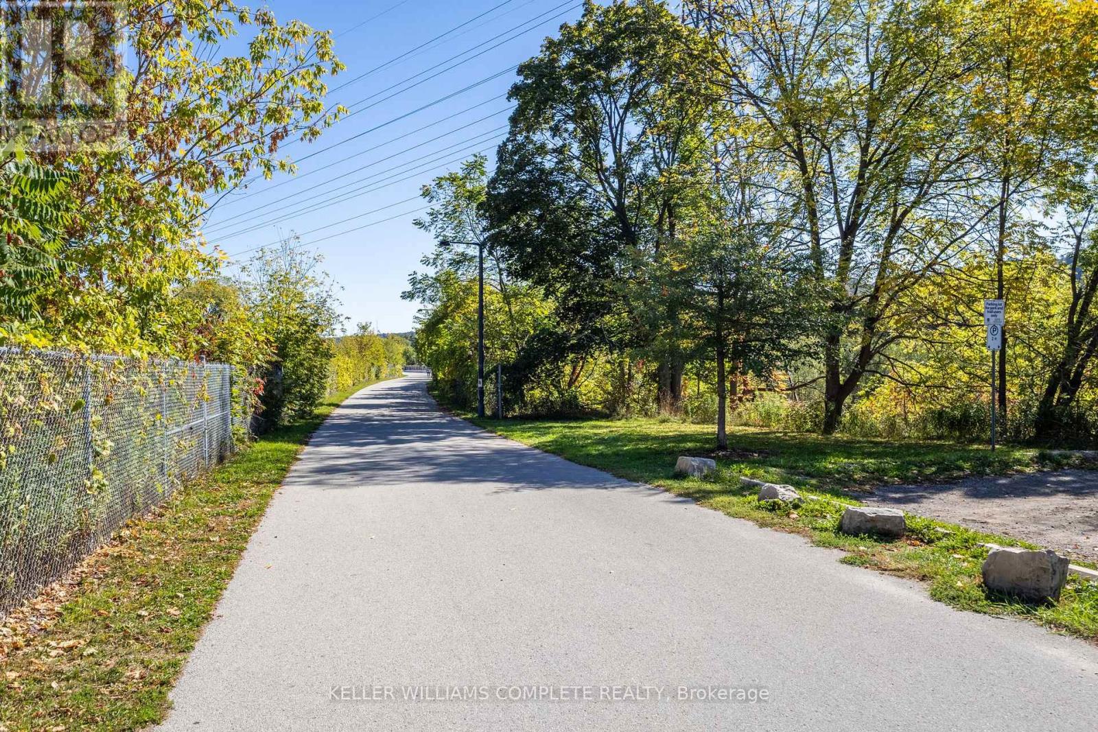 152 Stroud Road, Hamilton (Ainslie Wood), Ontario  L8S 2A2 - Photo 34 - X12449368