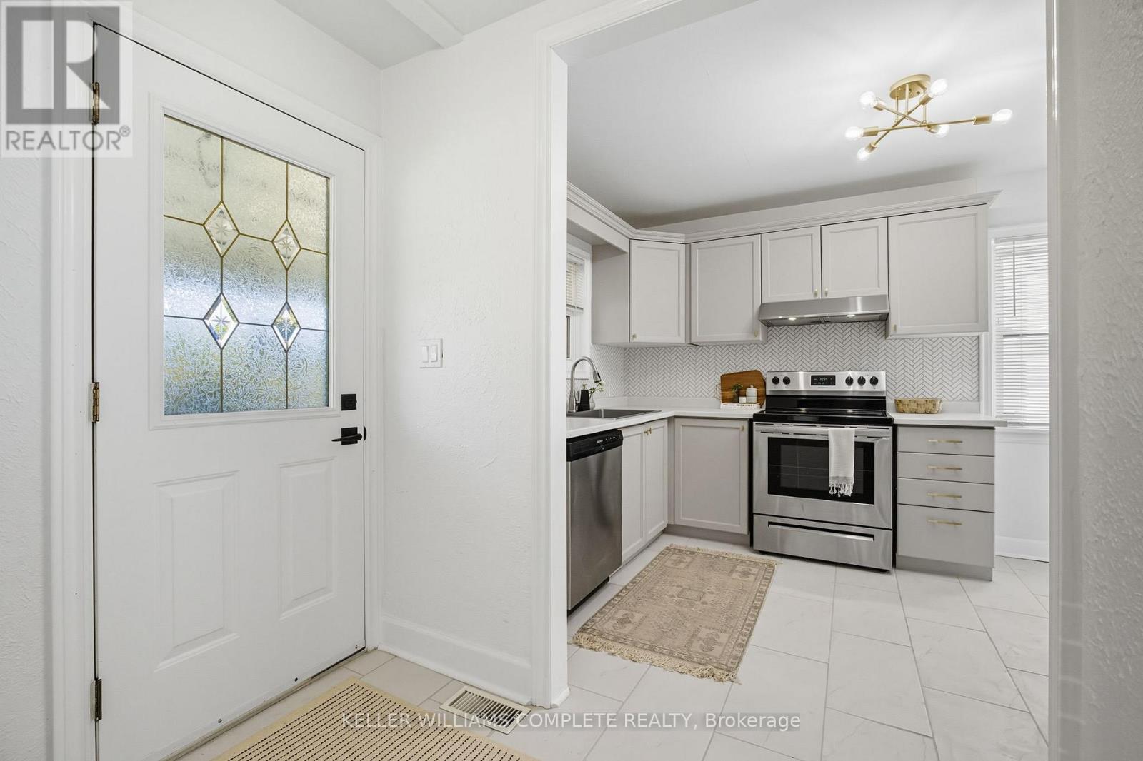 152 Stroud Road, Hamilton (Ainslie Wood), Ontario  L8S 2A2 - Photo 7 - X12449368