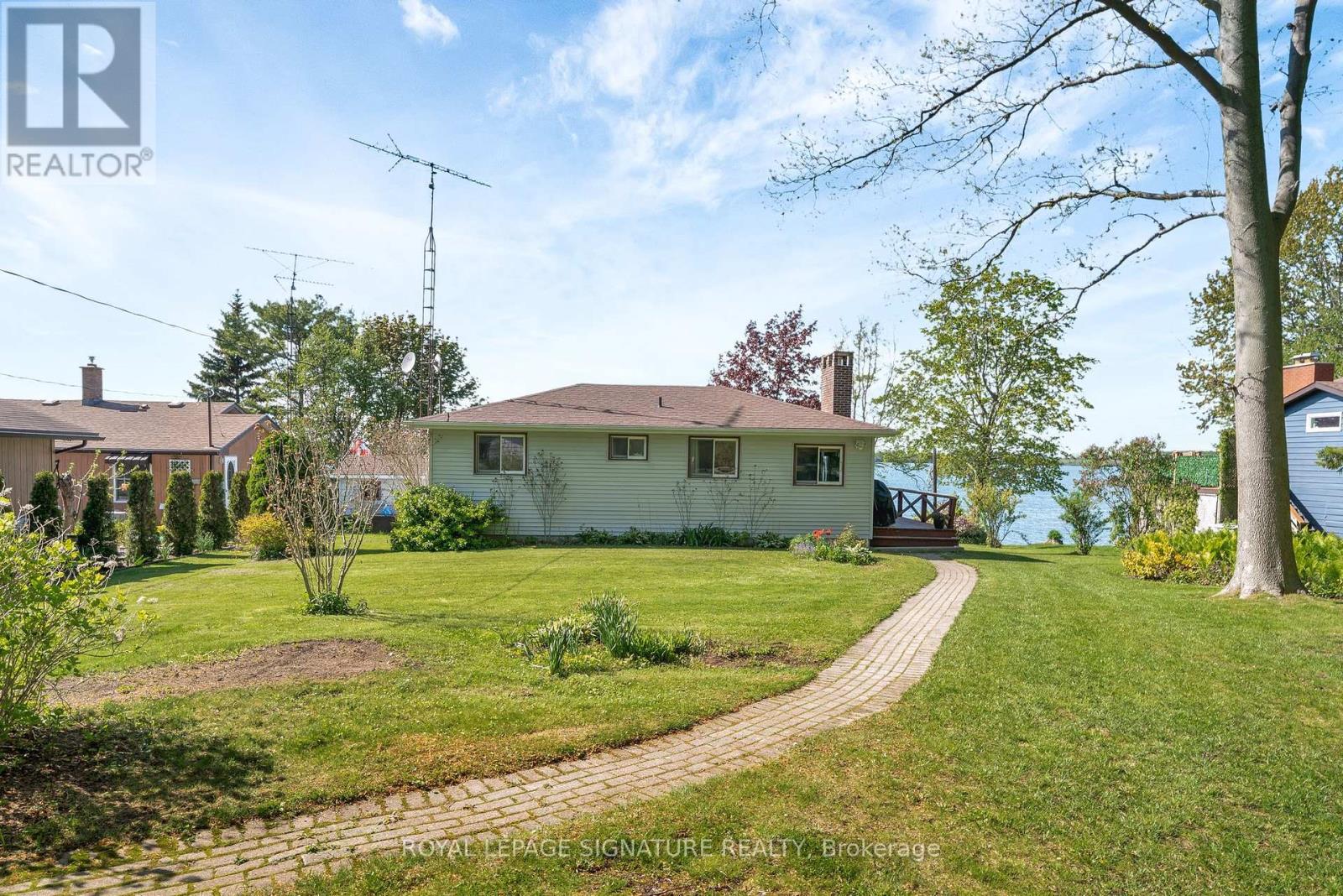 318 Island Road, Prince Edward County (Hallowell Ward), Ontario  K0K 2T0 - Photo 11 - X12449378