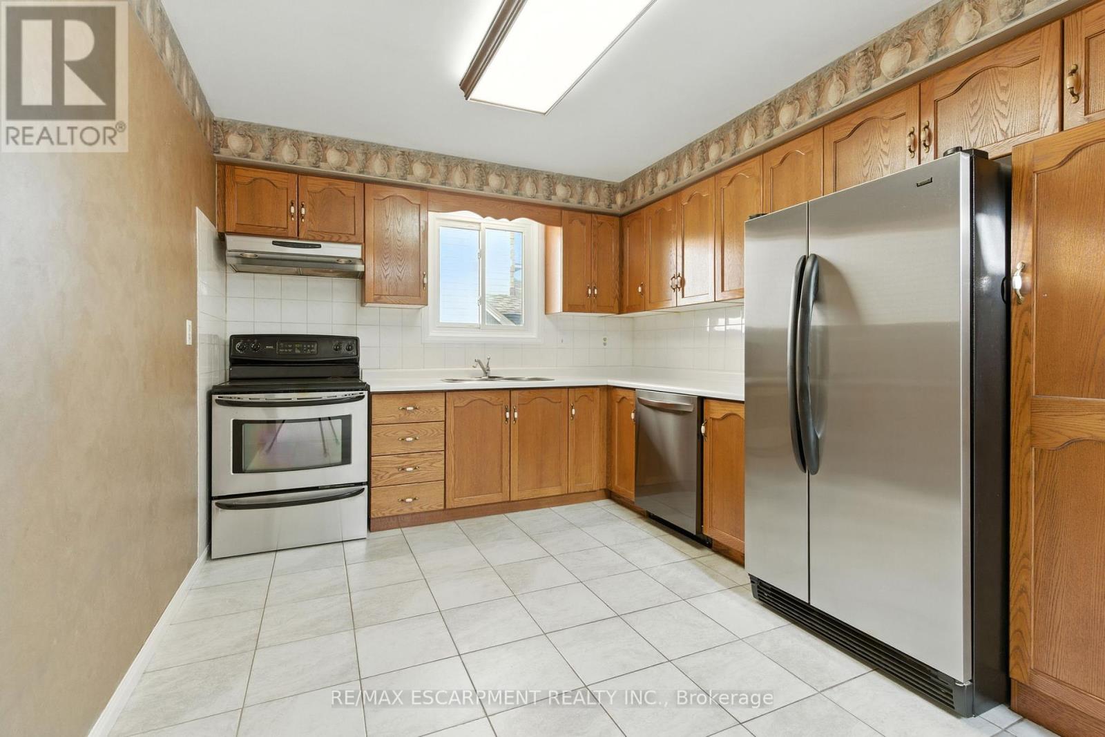 127 Beaverbrook Avenue, Hamilton (Broughton), Ontario  L8W 3T1 - Photo 14 - X12449384