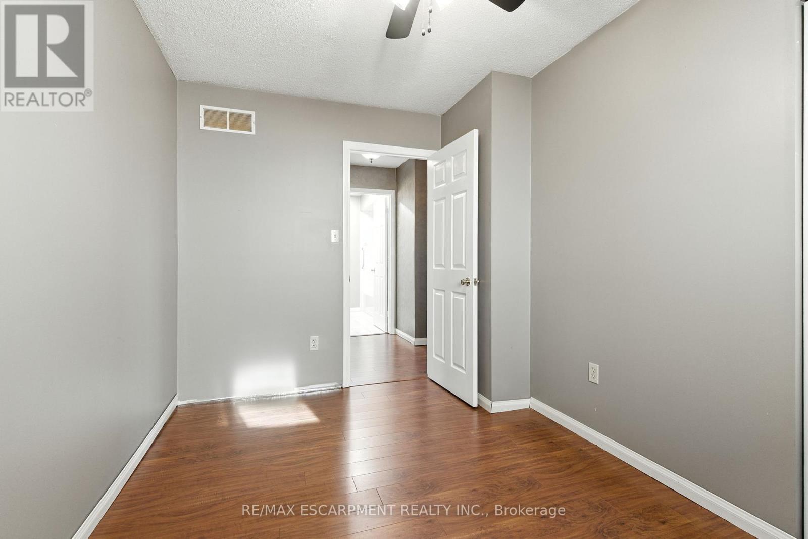 127 Beaverbrook Avenue, Hamilton (Broughton), Ontario  L8W 3T1 - Photo 20 - X12449384