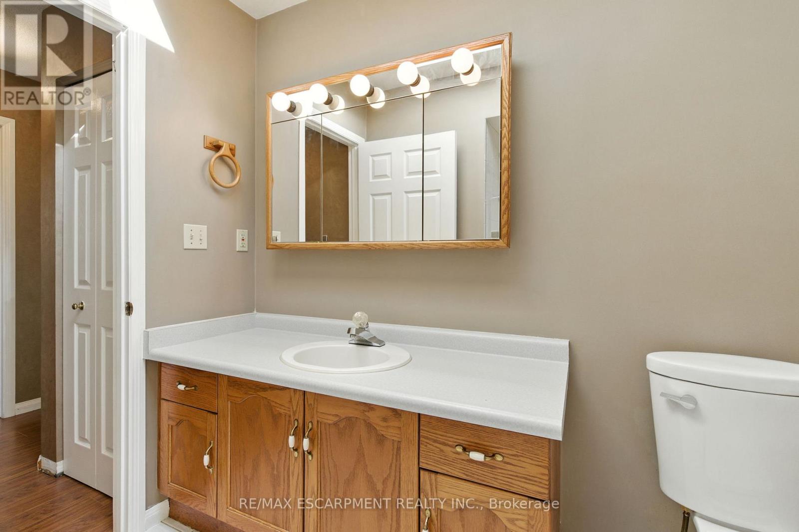 127 Beaverbrook Avenue, Hamilton (Broughton), Ontario  L8W 3T1 - Photo 27 - X12449384