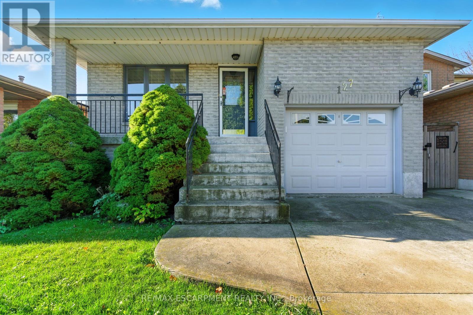127 Beaverbrook Avenue, Hamilton (Broughton), Ontario  L8W 3T1 - Photo 5 - X12449384