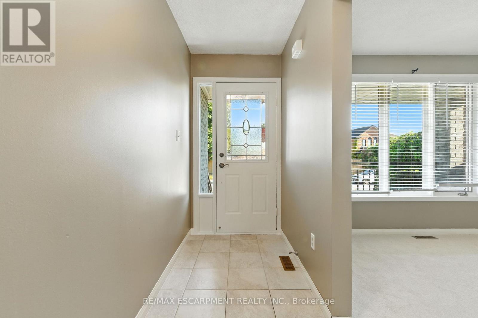 127 Beaverbrook Avenue, Hamilton (Broughton), Ontario  L8W 3T1 - Photo 6 - X12449384