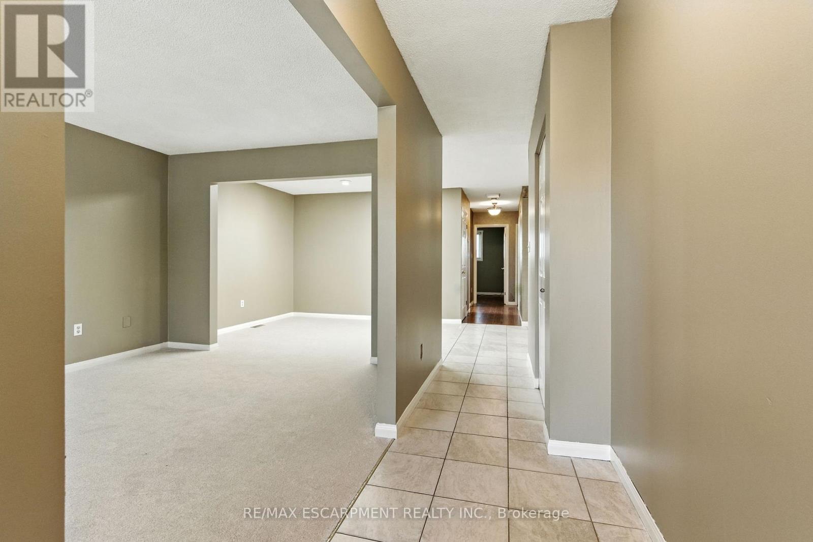 127 Beaverbrook Avenue, Hamilton (Broughton), Ontario  L8W 3T1 - Photo 7 - X12449384