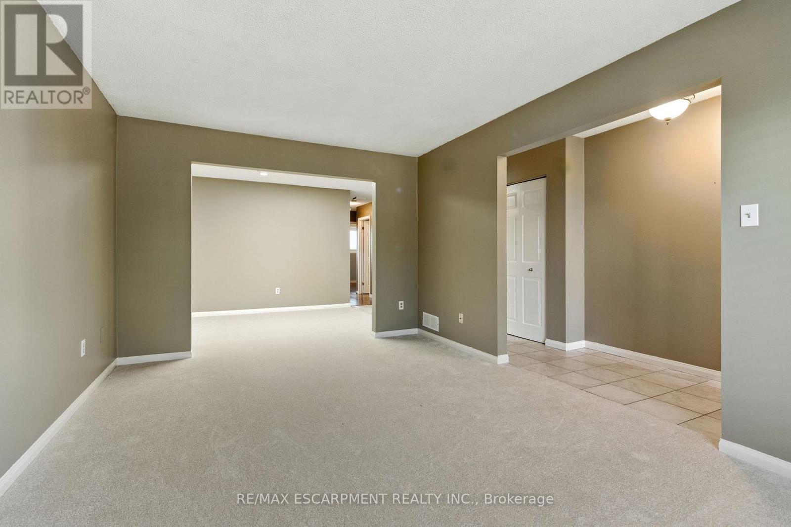 127 Beaverbrook Avenue, Hamilton (Broughton), Ontario  L8W 3T1 - Photo 9 - X12449384
