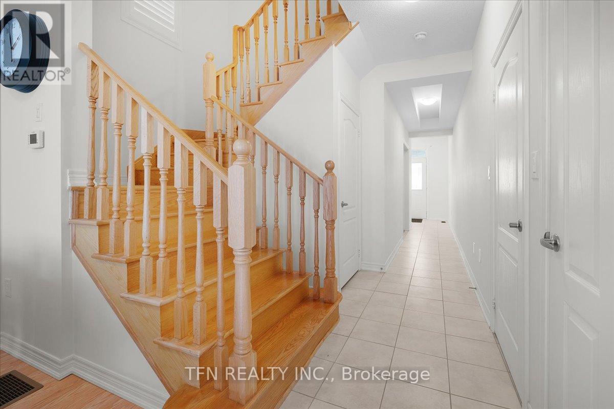 42 Ebenezer Drive, Hamilton (Waterdown), Ontario  L8B 1Y3 - Photo 11 - X12449425