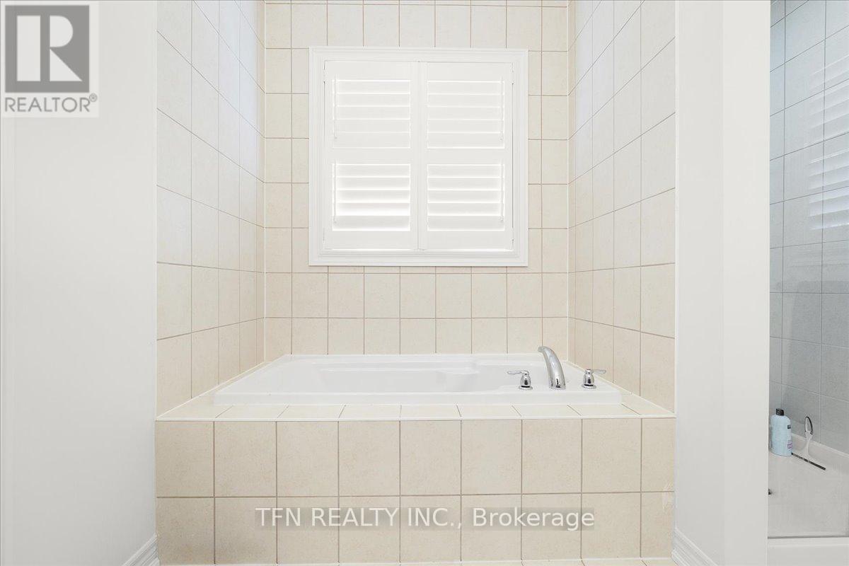 42 Ebenezer Drive, Hamilton (Waterdown), Ontario  L8B 1Y3 - Photo 14 - X12449425