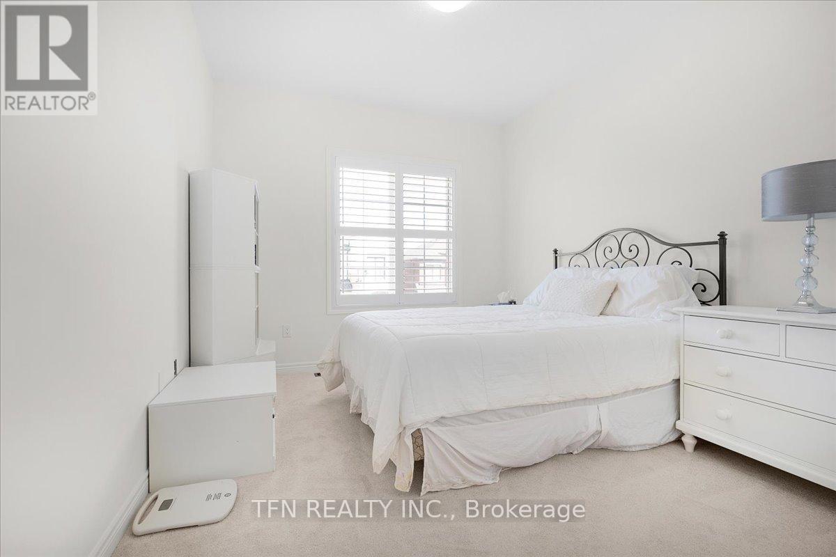 42 Ebenezer Drive, Hamilton (Waterdown), Ontario  L8B 1Y3 - Photo 18 - X12449425