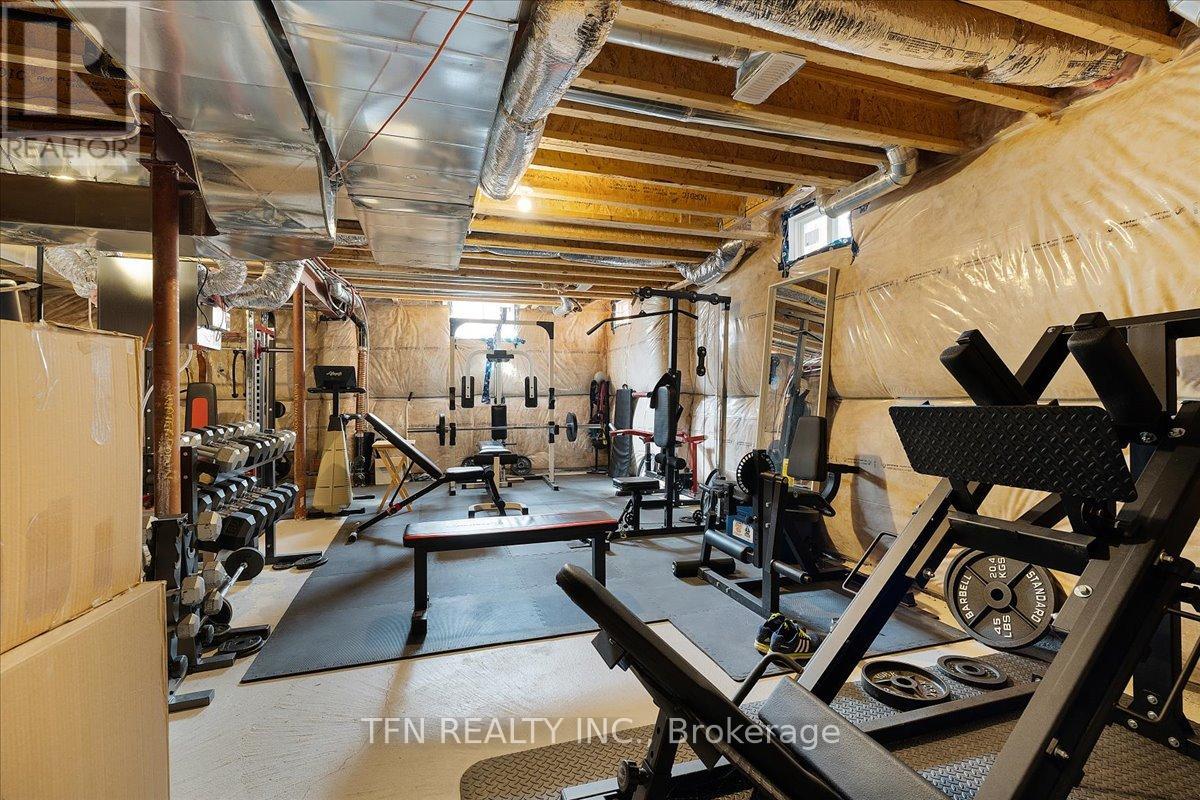 42 Ebenezer Drive, Hamilton (Waterdown), Ontario  L8B 1Y3 - Photo 22 - X12449425