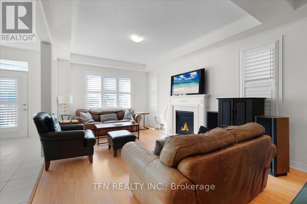 42 Ebenezer Drive, Hamilton (Waterdown), Ontario  L8B 1Y3 - Photo 6 - X12449425