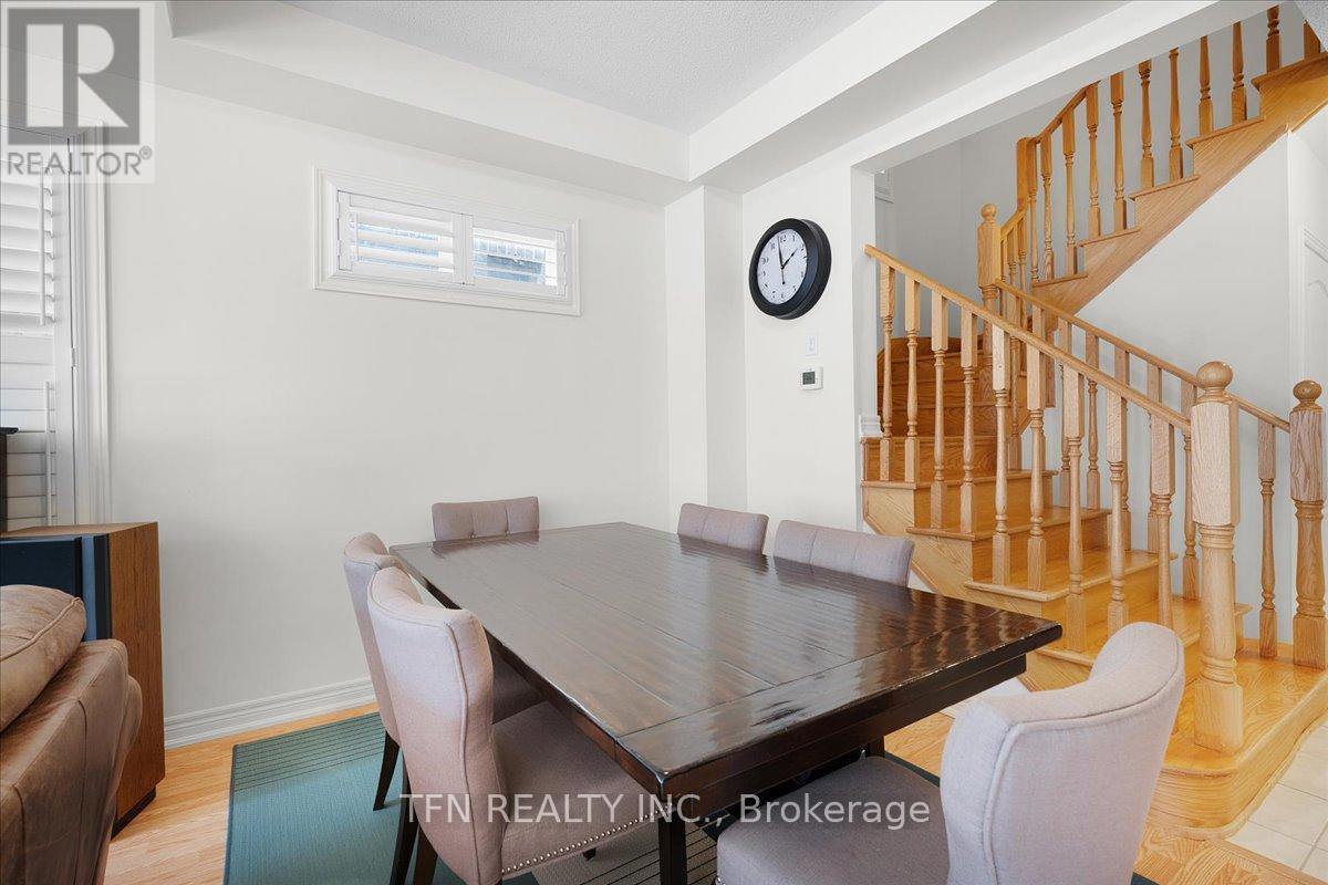 42 Ebenezer Drive, Hamilton (Waterdown), Ontario  L8B 1Y3 - Photo 7 - X12449425