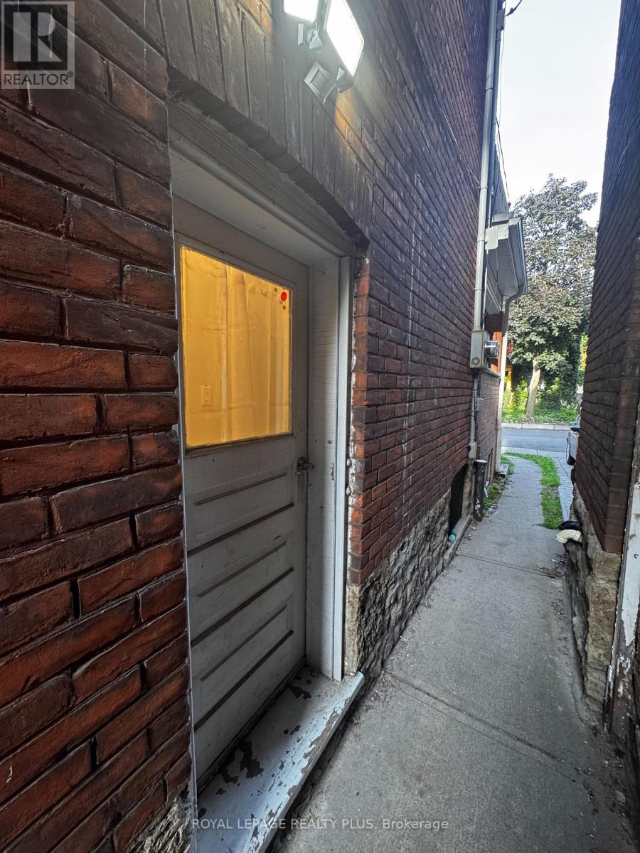 Bsmt - 90 Ontario Avenue, Hamilton, Ontario  L8N 2X2 - Photo 23 - X12449454
