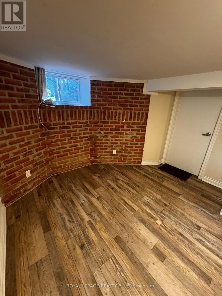 Bsmt - 90 Ontario Avenue, Hamilton, Ontario  L8N 2X2 - Photo 3 - X12449454
